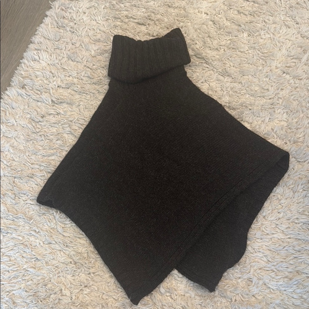 Gray Asymmetrical wool Poncho - Picture 3 of 9